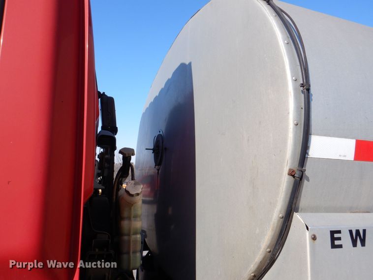 image for item MJ9999 1999 Chevrolet T7500  oil distributor truck