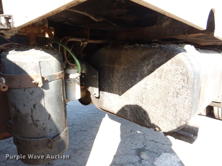 image for item MJ9999 1999 Chevrolet T7500  oil distributor truck