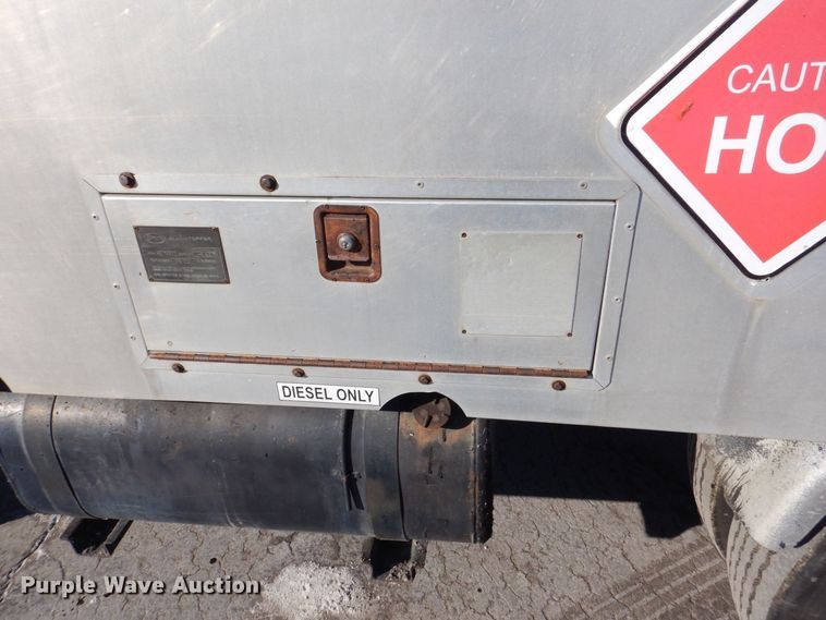 image for item MJ9999 1999 Chevrolet T7500  oil distributor truck