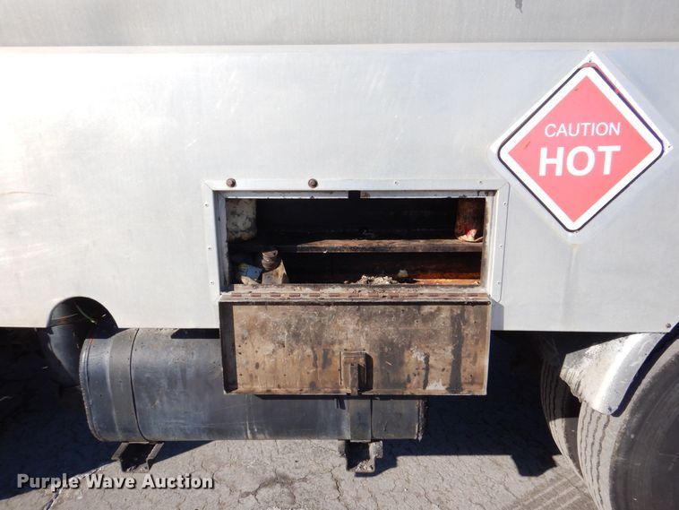 image for item MJ9999 1999 Chevrolet T7500  oil distributor truck