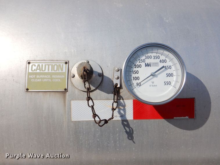 image for item MJ9999 1999 Chevrolet T7500  oil distributor truck