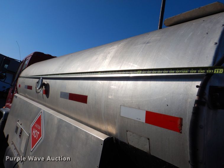 image for item MJ9999 1999 Chevrolet T7500  oil distributor truck