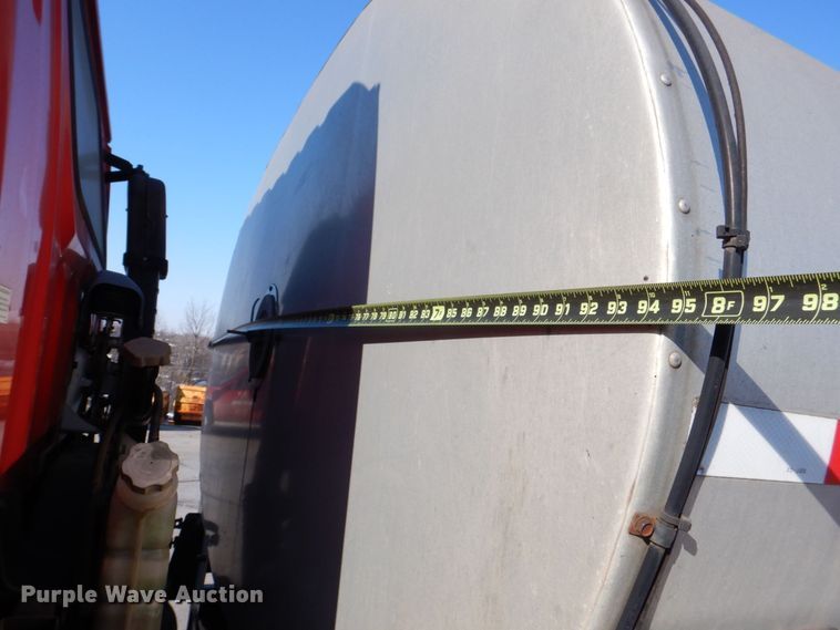 image for item MJ9999 1999 Chevrolet T7500  oil distributor truck