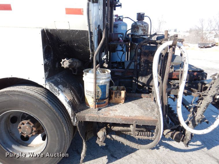 image for item MJ9999 1999 Chevrolet T7500  oil distributor truck