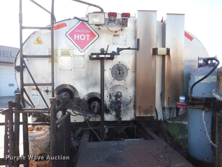 image for item MJ9999 1999 Chevrolet T7500  oil distributor truck