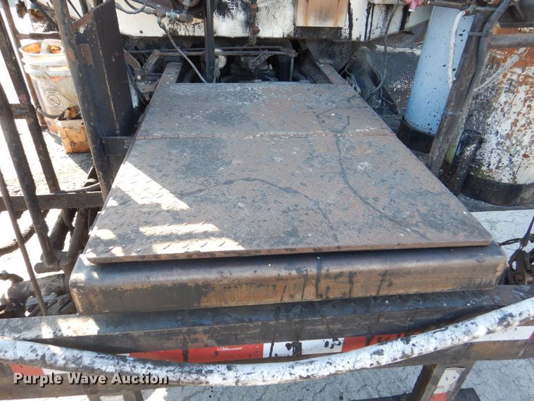 image for item MJ9999 1999 Chevrolet T7500  oil distributor truck