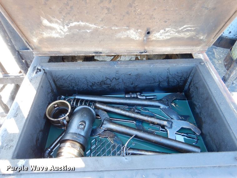 image for item MJ9999 1999 Chevrolet T7500  oil distributor truck