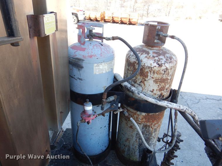 image for item MJ9999 1999 Chevrolet T7500  oil distributor truck