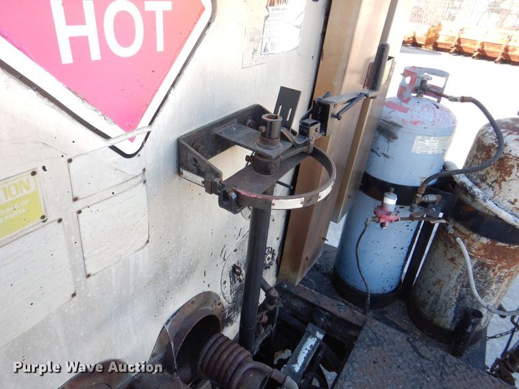 image for item MJ9999 1999 Chevrolet T7500  oil distributor truck