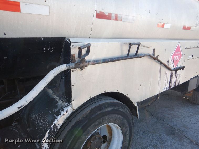 image for item MJ9999 1999 Chevrolet T7500  oil distributor truck