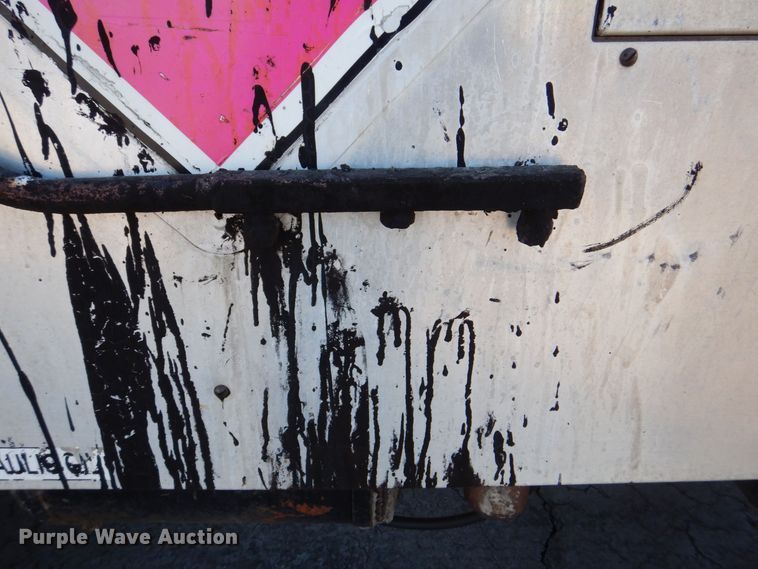 image for item MJ9999 1999 Chevrolet T7500  oil distributor truck