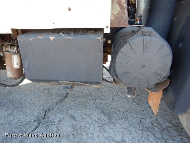 image for item MJ9999 1999 Chevrolet T7500  oil distributor truck