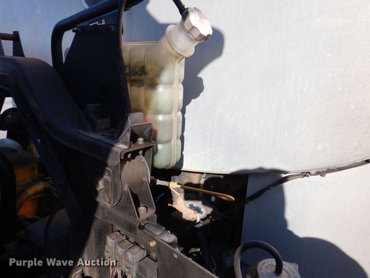 image for item MJ9999 1999 Chevrolet T7500  oil distributor truck