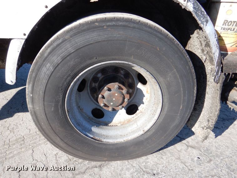 image for item MJ9999 1999 Chevrolet T7500  oil distributor truck