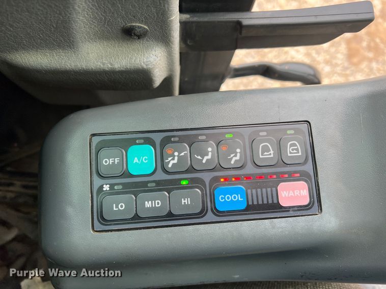 image for item MM9033 2011 Bobcat E80  mini excavator