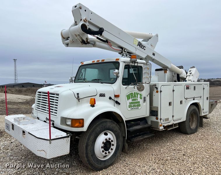 image for item MM9039 2001 International 4700  bucket truck