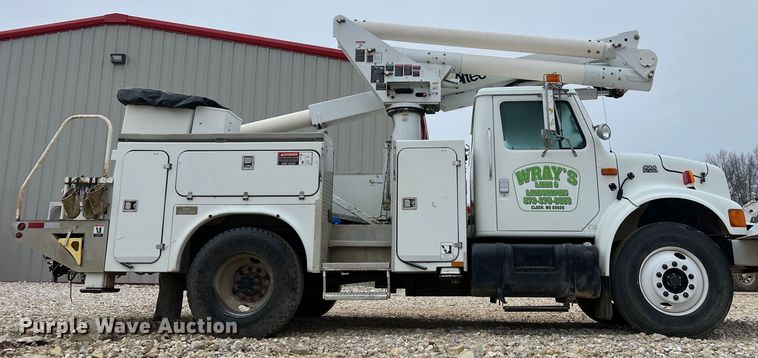 image for item MM9039 2001 International 4700  bucket truck