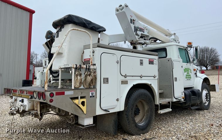 image for item MM9039 2001 International 4700  bucket truck