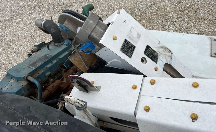 image for item MM9039 2001 International 4700  bucket truck