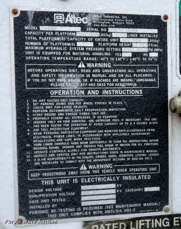 image for item MM9039 2001 International 4700  bucket truck