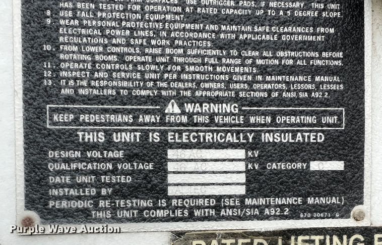 image for item MM9039 2001 International 4700  bucket truck