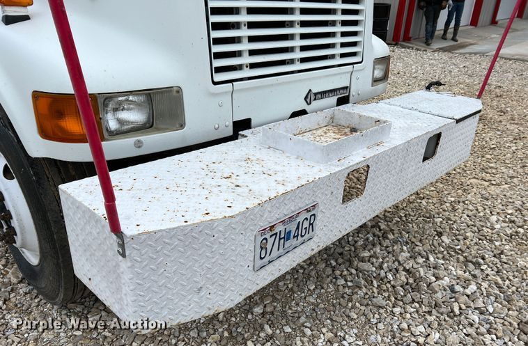 image for item MM9039 2001 International 4700  bucket truck