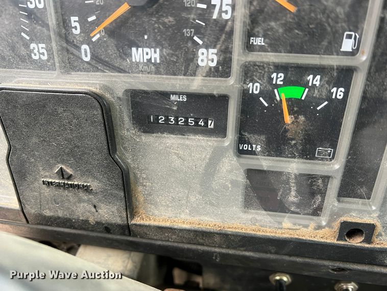 image for item MM9039 2001 International 4700  bucket truck