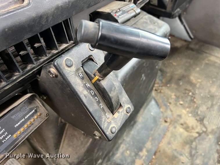 image for item MM9039 2001 International 4700  bucket truck