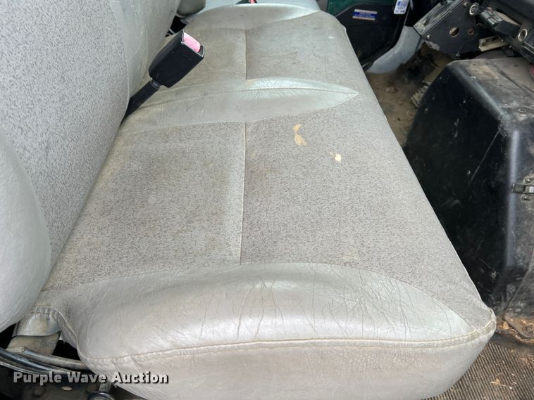 image for item MM9039 2001 International 4700  bucket truck