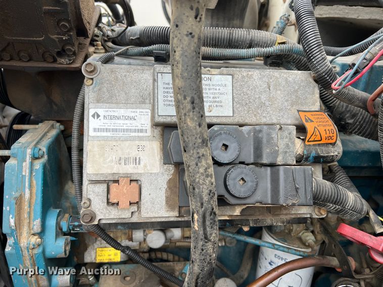 image for item MM9039 2001 International 4700  bucket truck