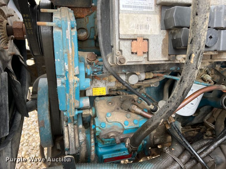 image for item MM9039 2001 International 4700  bucket truck