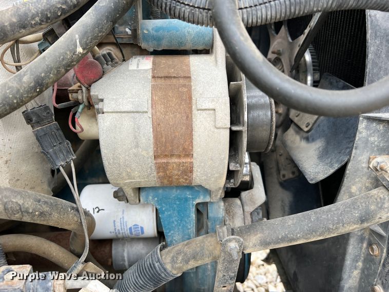 image for item MM9039 2001 International 4700  bucket truck