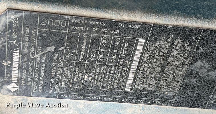 image for item MM9039 2001 International 4700  bucket truck