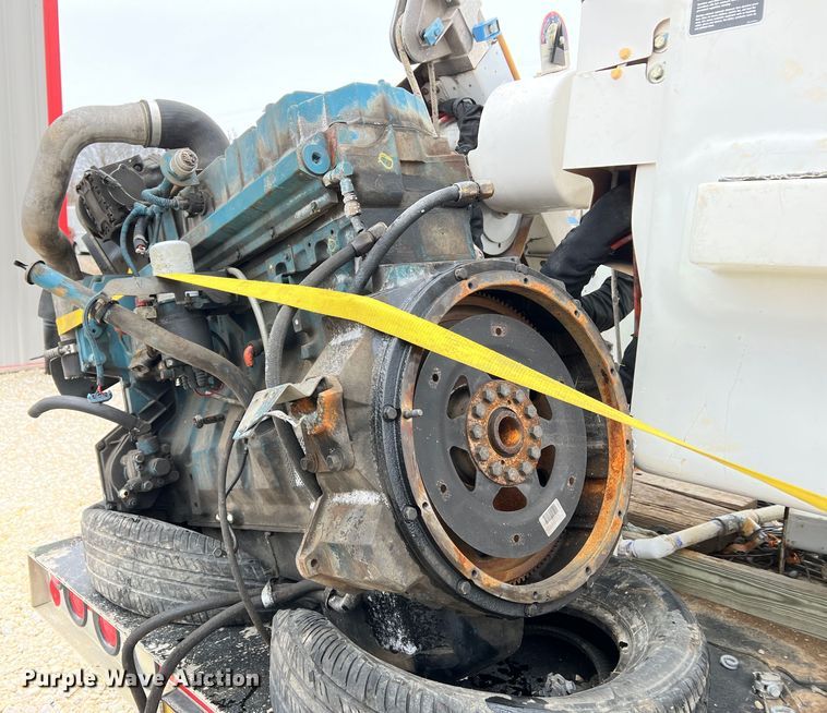 image for item MM9039 2001 International 4700  bucket truck