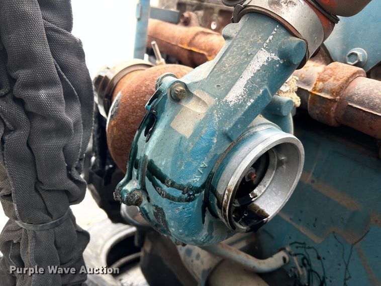 image for item MM9039 2001 International 4700  bucket truck