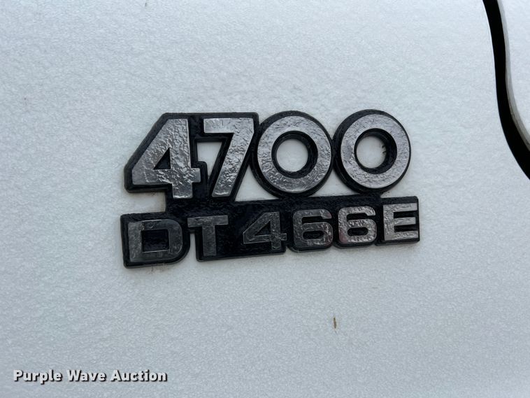 image for item MM9039 2001 International 4700  bucket truck