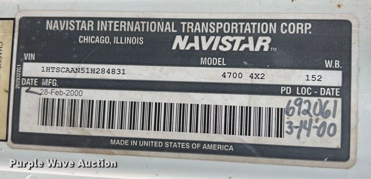 image for item MM9039 2001 International 4700  bucket truck