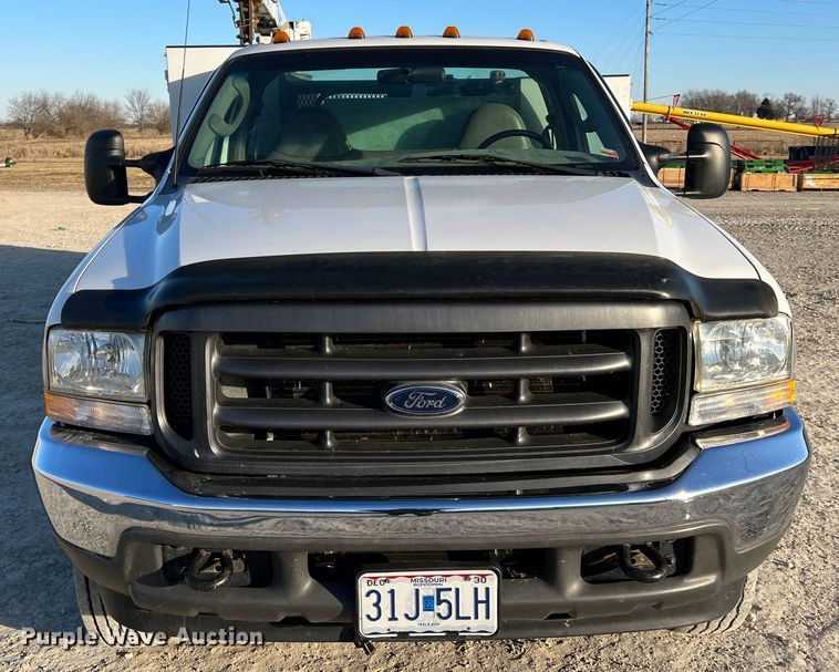 image for item MM9045 2003 Ford F550 Super Duty XL  utility / service truck