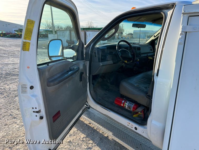 image for item MM9045 2003 Ford F550 Super Duty XL  utility / service truck
