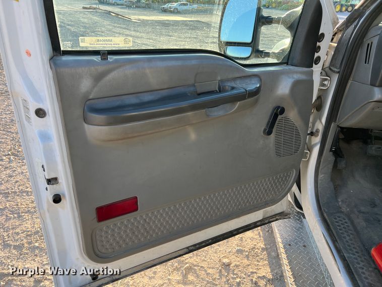 image for item MM9045 2003 Ford F550 Super Duty XL  utility / service truck