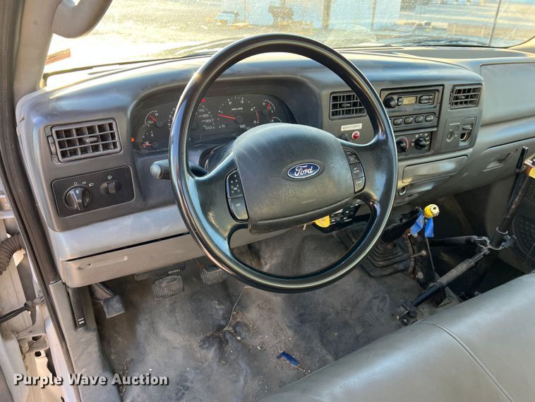 image for item MM9045 2003 Ford F550 Super Duty XL  utility / service truck