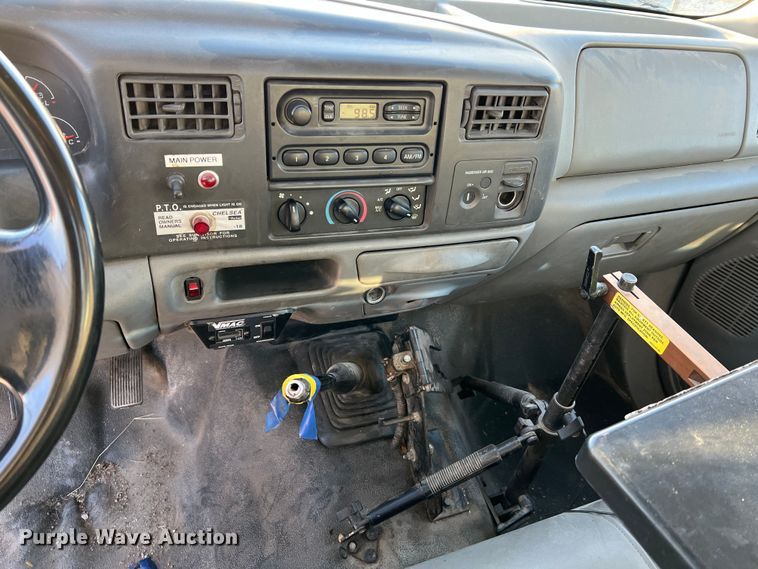 image for item MM9045 2003 Ford F550 Super Duty XL  utility / service truck