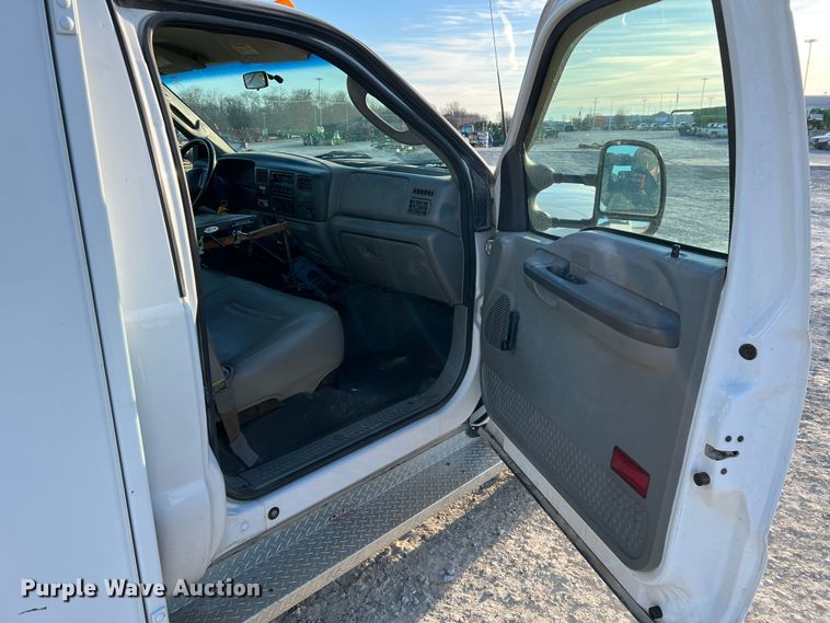 image for item MM9045 2003 Ford F550 Super Duty XL  utility / service truck