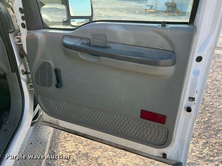 image for item MM9045 2003 Ford F550 Super Duty XL  utility / service truck