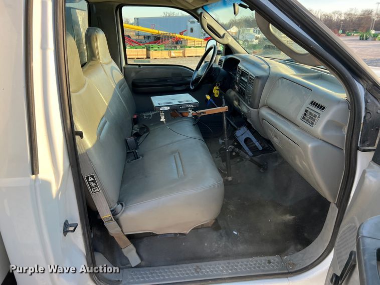 image for item MM9045 2003 Ford F550 Super Duty XL  utility / service truck