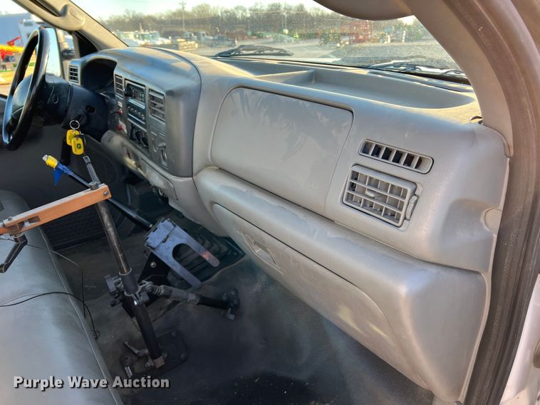 image for item MM9045 2003 Ford F550 Super Duty XL  utility / service truck