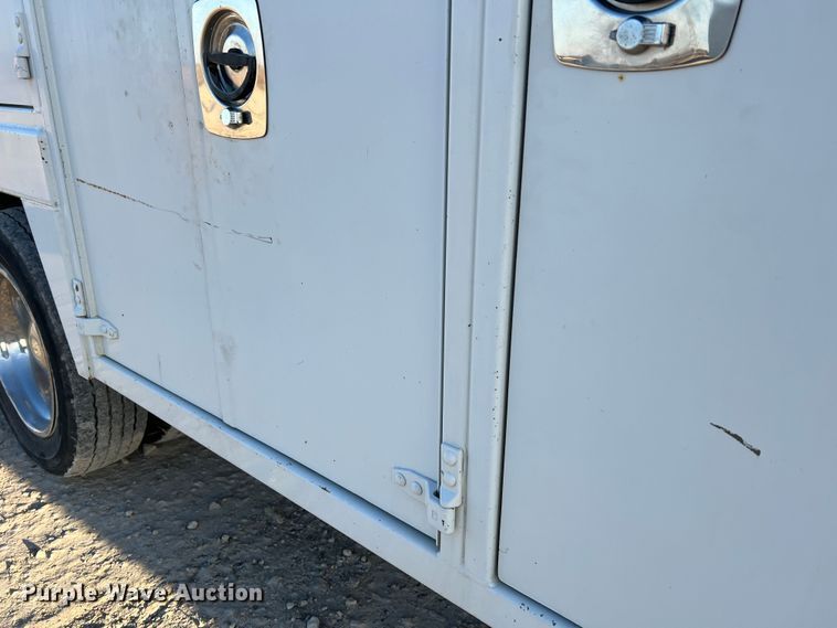 image for item MM9045 2003 Ford F550 Super Duty XL  utility / service truck