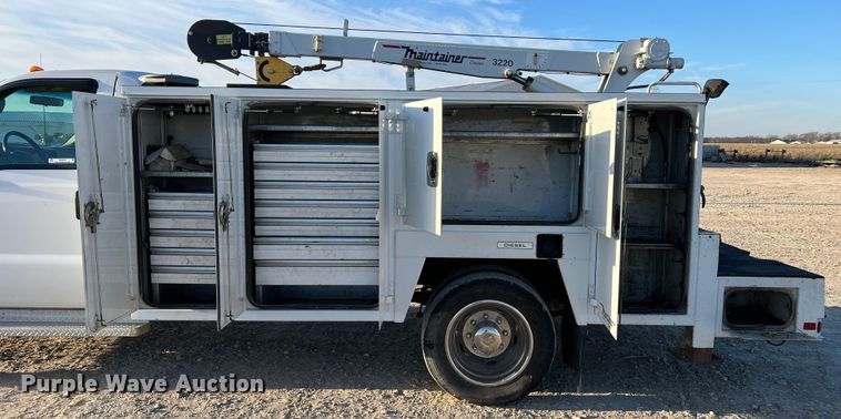 image for item MM9045 2003 Ford F550 Super Duty XL  utility / service truck