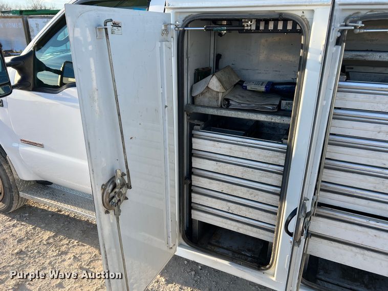 image for item MM9045 2003 Ford F550 Super Duty XL  utility / service truck