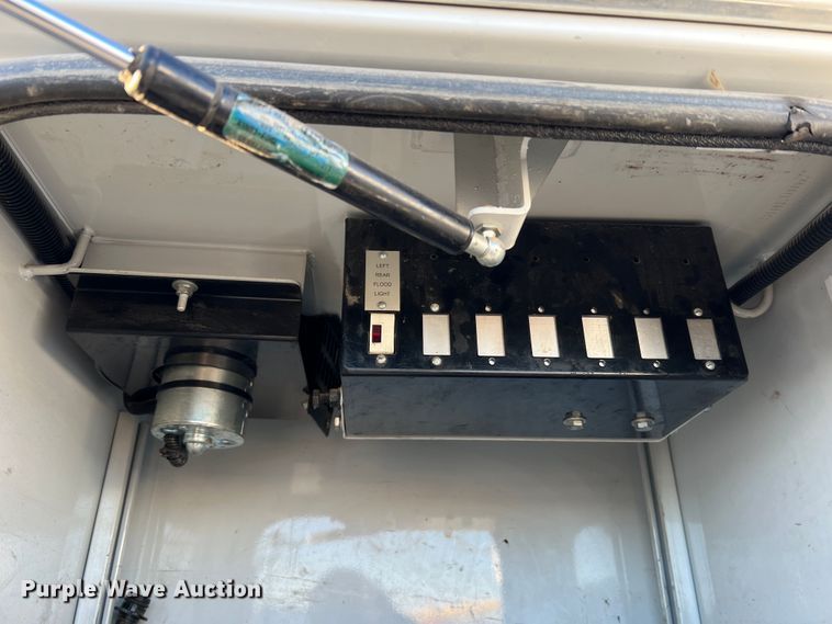 image for item MM9045 2003 Ford F550 Super Duty XL  utility / service truck